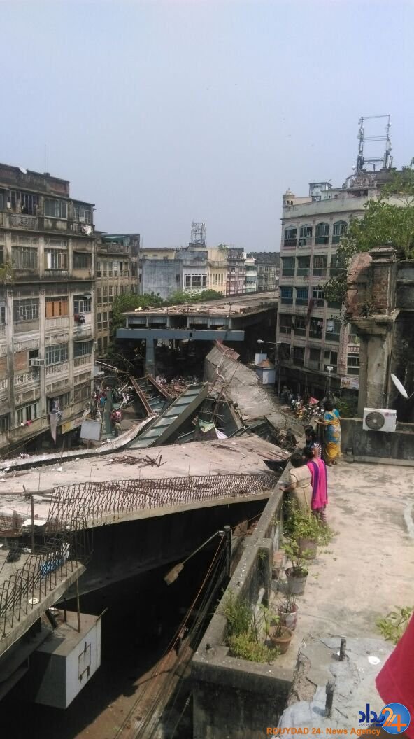 فرو ریختن پل در هند بیش از 10 کشته برجای گذاشت (تصاویر) فرو ریختن پل در هند بیش از 10 کشته برجای گذاشت (تصاویر)