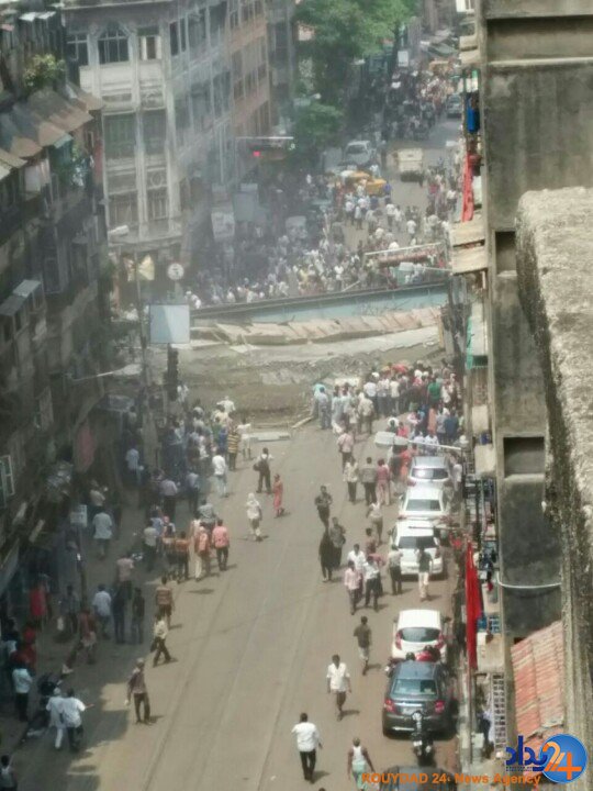 فرو ریختن پل در هند بیش از 10 کشته برجای گذاشت (تصاویر) فرو ریختن پل در هند بیش از 10 کشته برجای گذاشت (تصاویر)