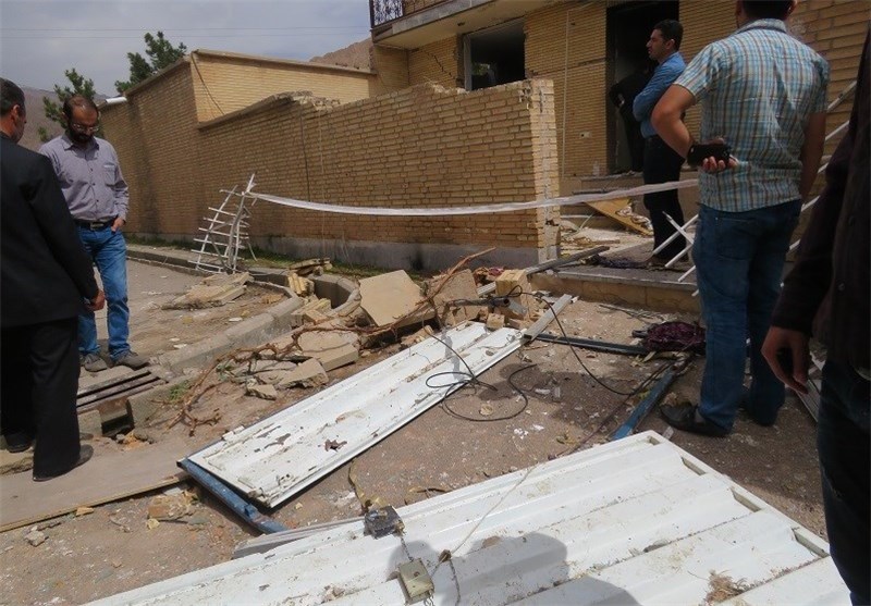 انفجار یک واحد مسکونی در اثر نشت گاز در مهدی‌شهر (تصاویر)