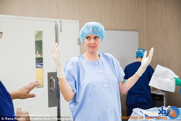 مادر استرالیایی خود را سزارین کرد (تصاویر)