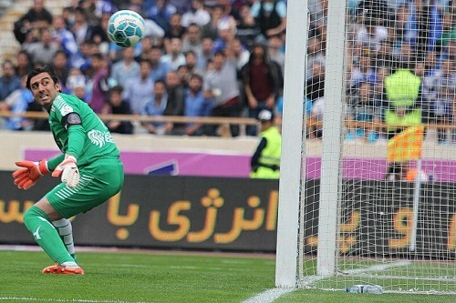 استاد باختن با استقلال به خارجی های پرسپولیس!/حمله تند کاپیتان آبی ها به بازیکنانش