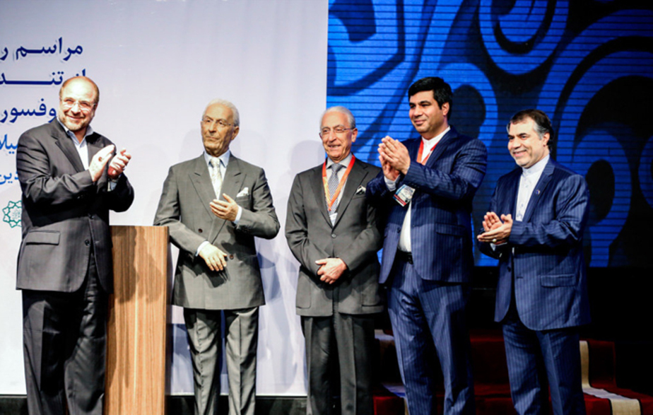 رونمایی از تندیس پروفسور سمیعی (تصاویر)