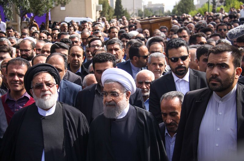 مراسم تشییع و تدفین پیکر مادر همسر رئیس جمهور (تصاویر)