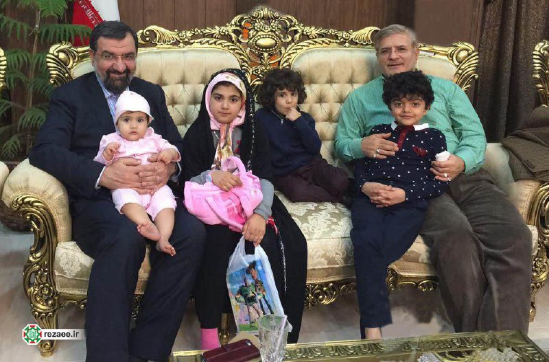 محسن رضایی در کنار نوه‌ها (تصویر)