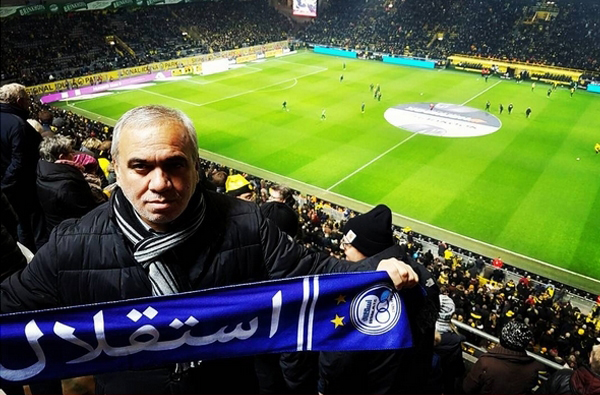 رفتار عجیب مدیرعامل سابق استقلال در ورزشگاه دورتموند (تصویر) رفتار عجیب مدیرعامل سابق استقلال در ورزشگاه دورتموند (تصویر)