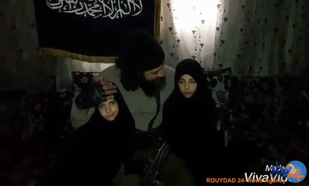 ترغیب دو دختر 7ساله سوری به انجام حمله انتحاری در دمشق (فیلم و تصاویر)