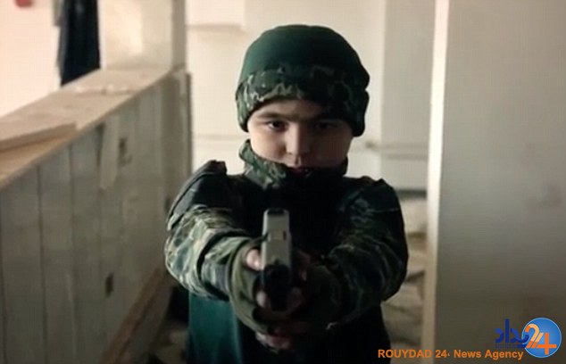 تصاویر تکاندهنده داعش از کودکان سرباز که اعدام میکنند و میکشند تصاویر تکاندهنده داعش از کودکان سرباز که اعدام میکنند و میکشند