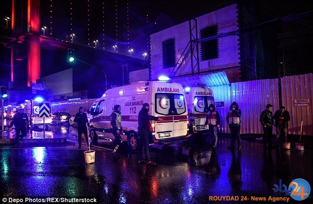 لحظه حمله شبانه بابانوئل به کلوپ استانبول (فیلم‌ها و تصاویر)