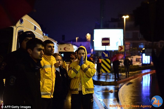 لحظه حمله شبانه بابانوئل به کلوپ استانبول (فیلم‌ها و تصاویر)