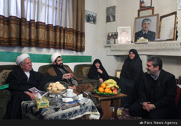 آیت‌الله هاشمی رفسنجانی در آئینه تصویر