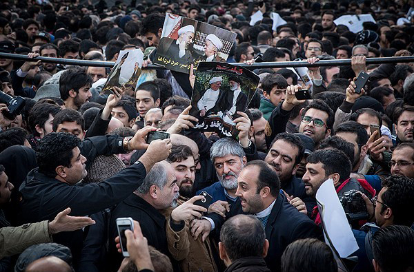 سلفی با علی مطهری در بدرقه هاشمی (تصویر)