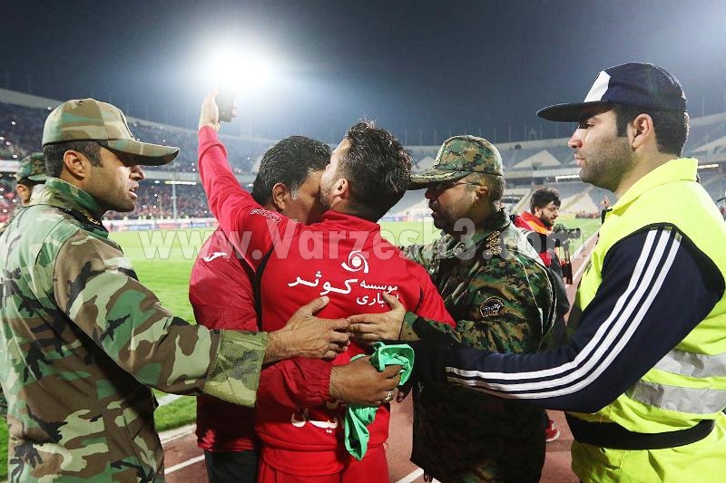 یورش نیروی‌ انتظامی به جشن تک‌ نفره سروش رفیعی (تصویر)