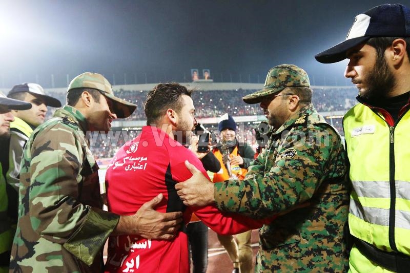 یورش نیروی‌ انتظامی به جشن تک‌ نفره سروش رفیعی (تصویر)