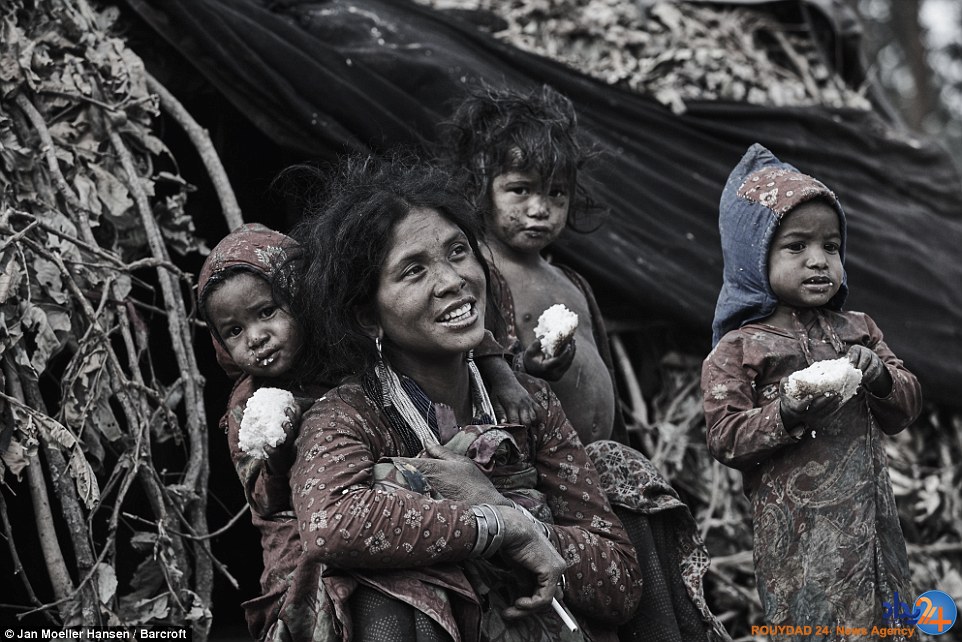 قبیله نپالی که مردههایش را ایستاده دفن میکند (تصاویر) قبیله نپالی که مردههایش را ایستاده دفن میکند (تصاویر)