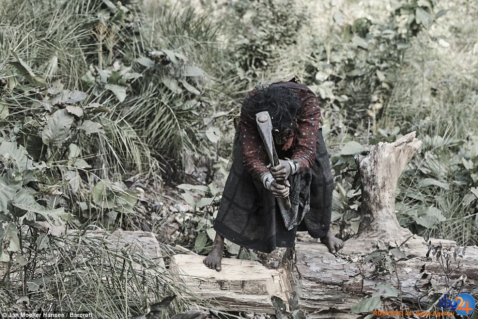 قبیله نپالی که مردههایش را ایستاده دفن میکند (تصاویر) قبیله نپالی که مردههایش را ایستاده دفن میکند (تصاویر)