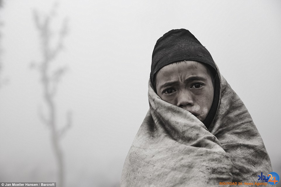 قبیله نپالی که مردههایش را ایستاده دفن میکند (تصاویر) قبیله نپالی که مردههایش را ایستاده دفن میکند (تصاویر)