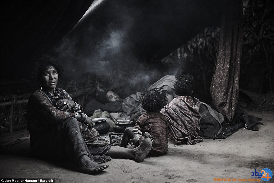 قبیله نپالی که مردههایش را ایستاده دفن میکند (تصاویر) قبیله نپالی که مردههایش را ایستاده دفن میکند (تصاویر)