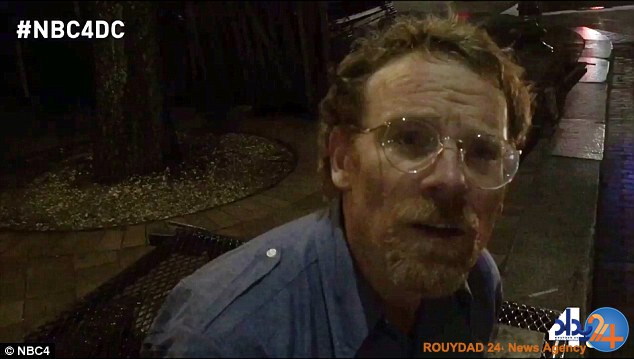 معترض ضدترامپ خود را مقابل هتل دونالد آتش زد (فیلم و تصاویر)