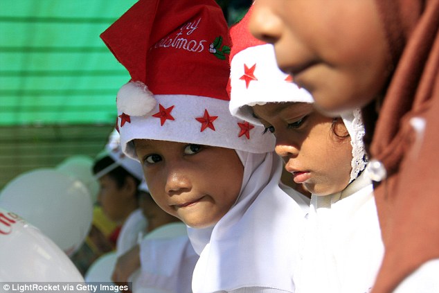 ائمه اندونزی پوشیدن کلاه بابانوئل را حرام اعلام کردند