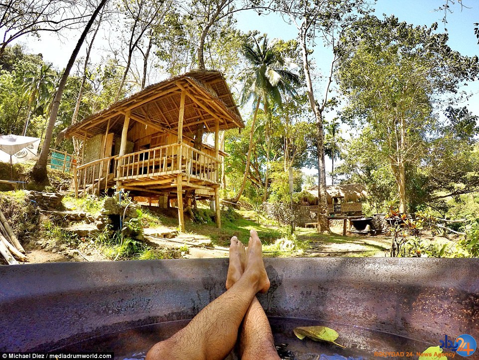 حمام به شیوه قبایل آدمخوار (تصاویر) حمام به شیوه قبایل آدمخوار (تصاویر)