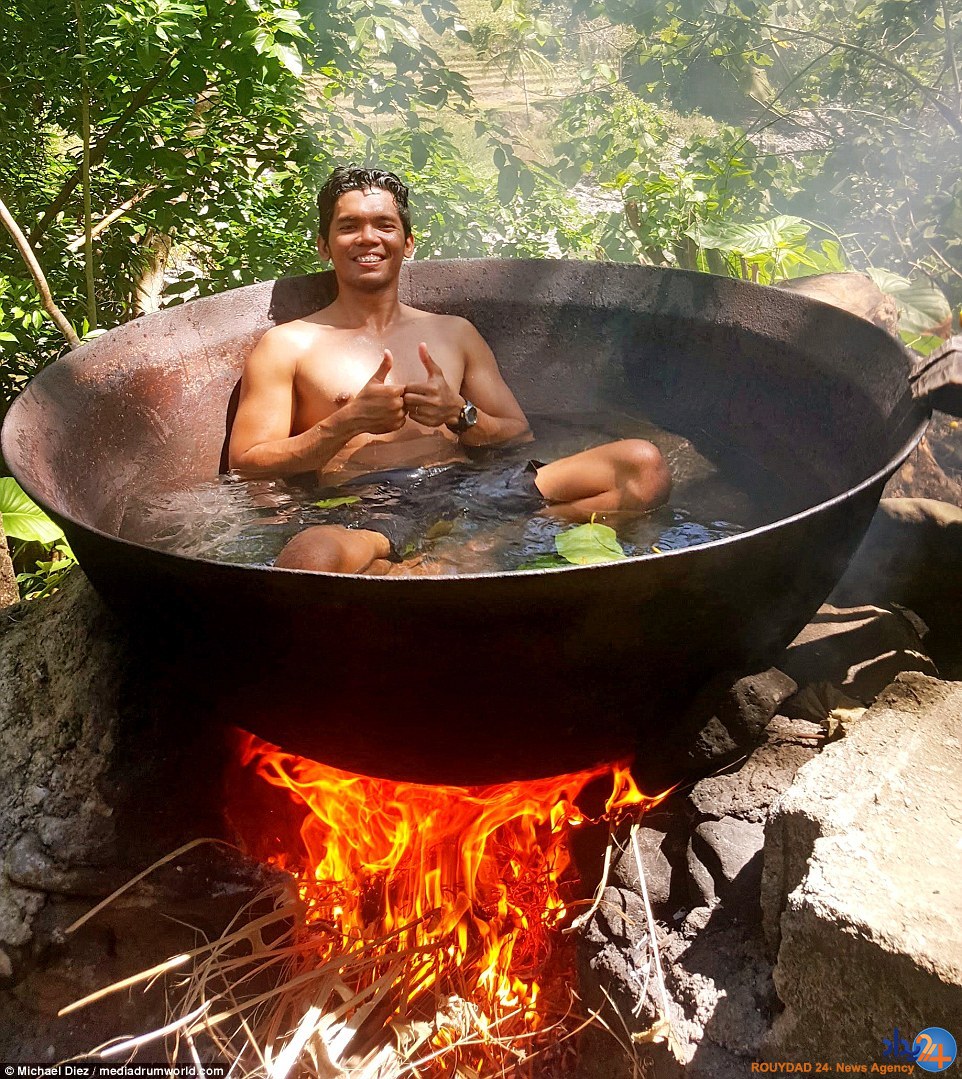 حمام به شیوه قبایل آدمخوار (تصاویر) حمام به شیوه قبایل آدمخوار (تصاویر)