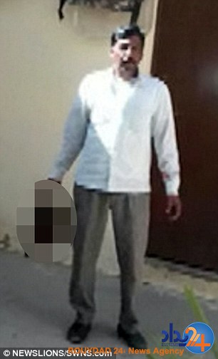 این مرد با سر بریده زن خیانتکار خود به اداره پلیس رفت (تصاویر 18+) این مرد با سر بریده زن خیانتکار خود به اداره پلیس رفت (تصاویر 18+)