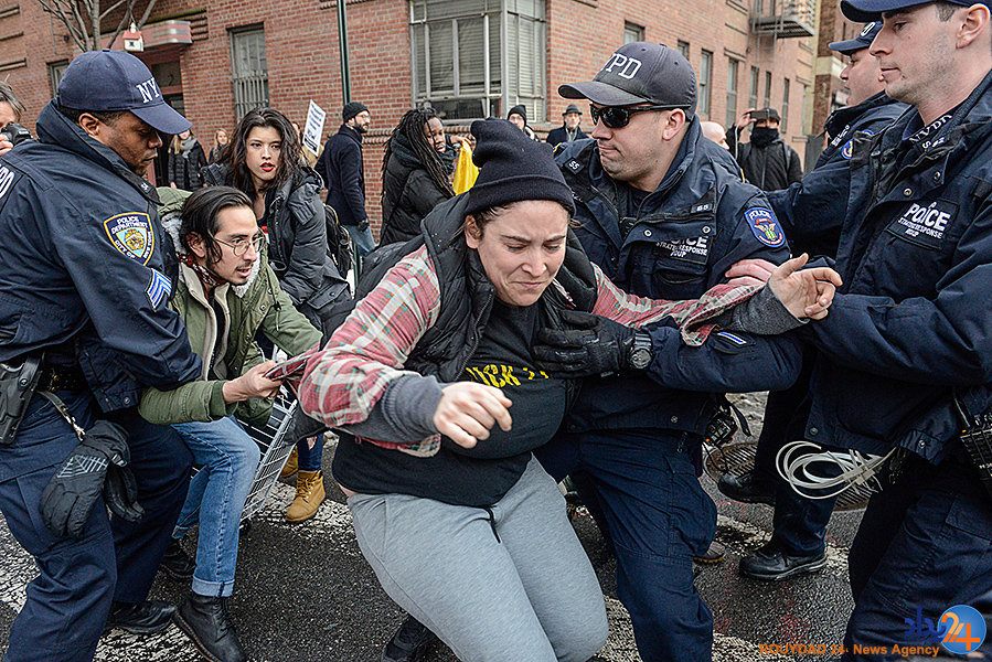 از اعتراضات به ترامپ تا دینداری به سبک تایلند از اعتراضات به ترامپ تا دینداری به سبک تایلند