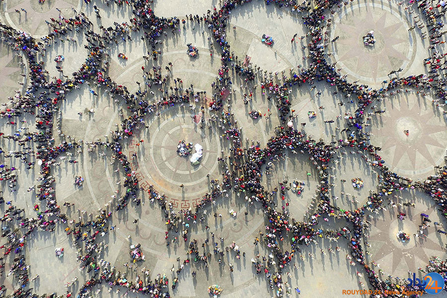 از رقص هندوها برای خدایان در هند تا دعا برای قربانیان بمبگذاری در پاکستان