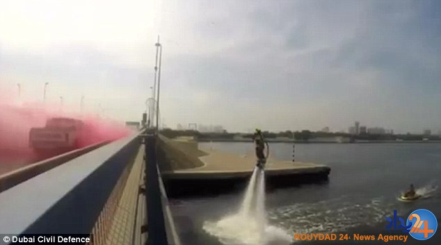 آتشنشانان دبی به چت پک مجهز شدند (تصاویر) آتشنشانان دبی به چت پک مجهز شدند (تصاویر)