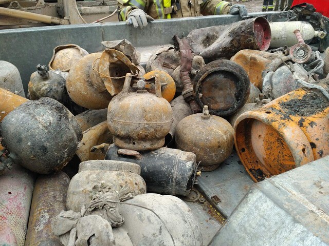 مطلع بودن مالک پلاسکو نسبت به مشکلات ایمنی/ ارائه تسهیلات حمایتی به کسبه و کارگران (تصاویر) مطلع بودن مالک پلاسکو نسبت به مشکلات ایمنی/ ارائه تسهیلات حمایتی به کسبه و کارگران (تصاویر)