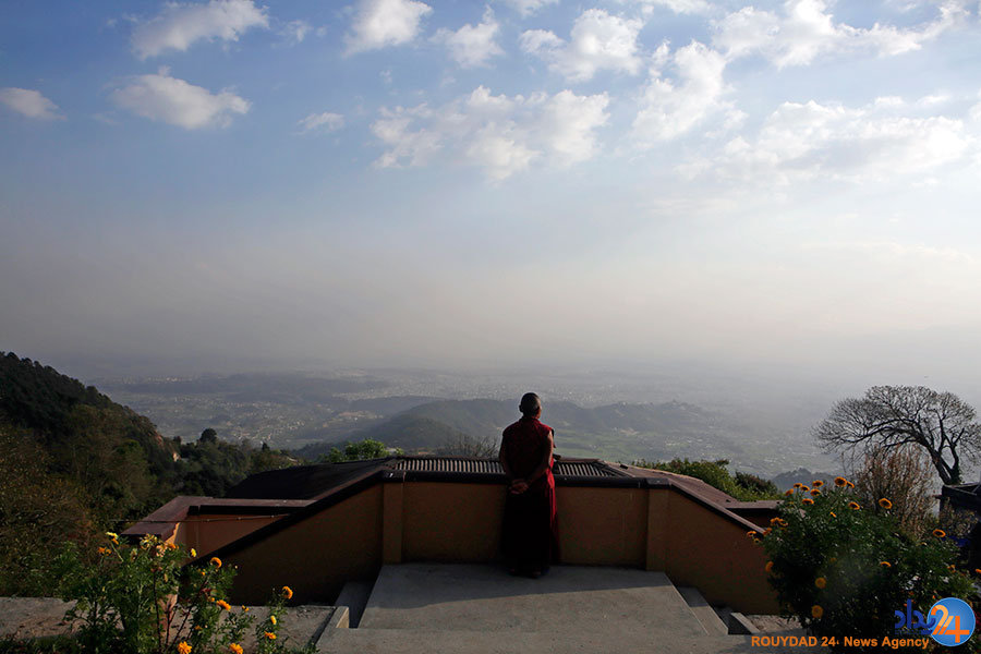 لک‌لک‌ها به دنبال آشیانه و راهبه‌ها به دنبال آرامش