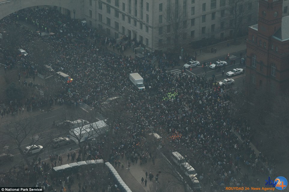 انتشار تصاویر رسمی مراسم تحلیف ترامپ و اوباما برای رد اتهام زنی ترامپ به رسانه‌ها