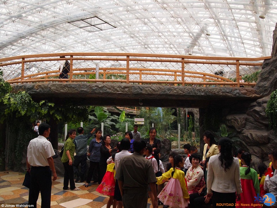 حیوانات افسرده در باغ‌وحش کره شمالی و میمونی که سیگار می‌کشد (فیلم و تصاویر)