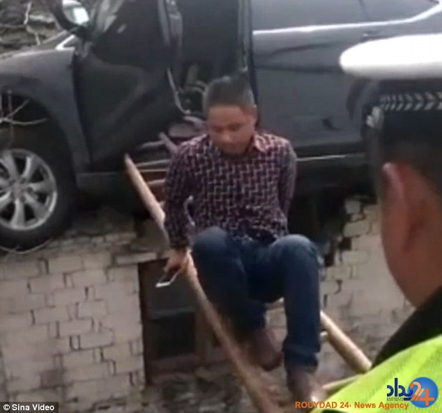 پرواز هوندا به روی بام خانه‌ای در چین (فیلم و تصاویر)