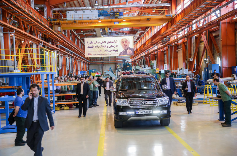 پوست خربزه مشاوران زیر پای روحانی