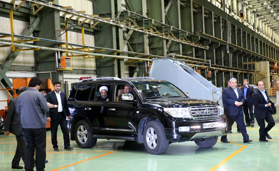 پوست خربزه مشاوران زیر پای روحانی