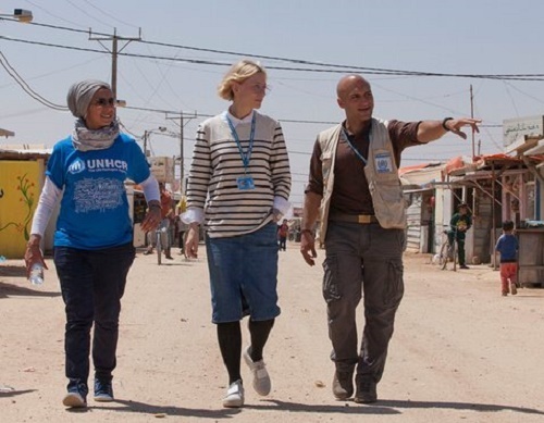 بازیگر زن برنده اسکار در اردوگاه مهاجران (تصویر)