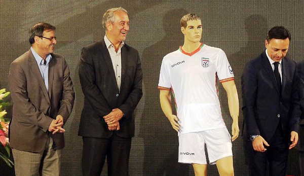 وقتی لباس جدید تیم ملی سوژه طنز کاربران می شود (تصاویر) وقتی لباس جدید تیم ملی سوژه طنز کاربران می شود (تصاویر)