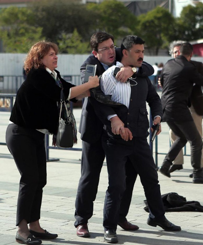 ترور نافرجام روزنامه نگار ترک (تصاویر) ترور نافرجام روزنامه نگار ترک (تصاویر)