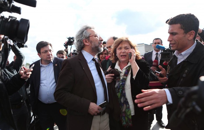 ترور نافرجام روزنامه نگار ترک (تصاویر) ترور نافرجام روزنامه نگار ترک (تصاویر)