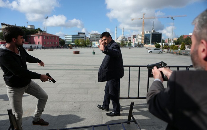 ترور نافرجام روزنامه نگار ترک (تصاویر) ترور نافرجام روزنامه نگار ترک (تصاویر)