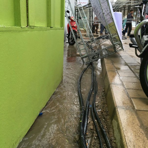 آب به جان نمایشگاه کتاب افتاد