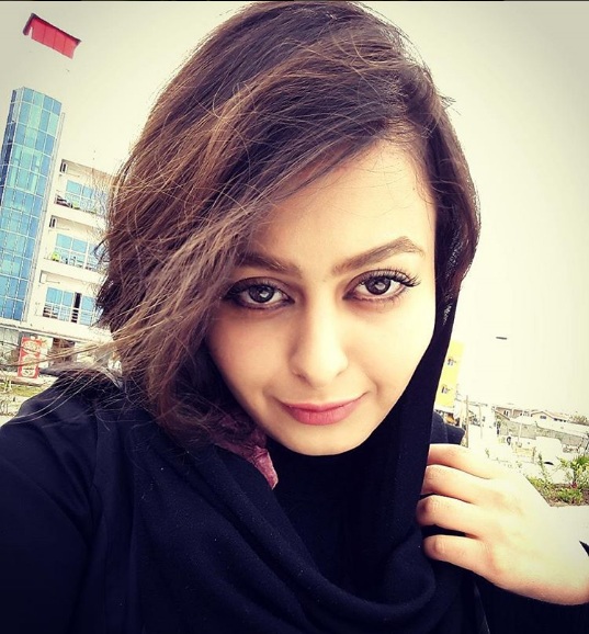 حضور جنجالی دختر پرسپولیسی در استادیوم آزادی (تصاویر) حضور جنجالی دختر پرسپولیسی در استادیوم آزادی (تصاویر)