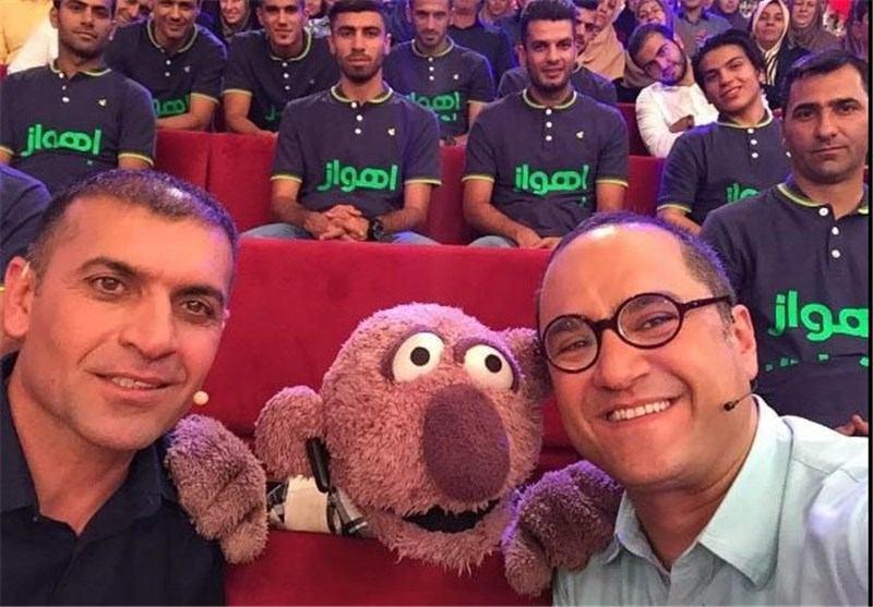 سرمربی و بازیکنان استقلال اهواز در خندوانه (تصویر)