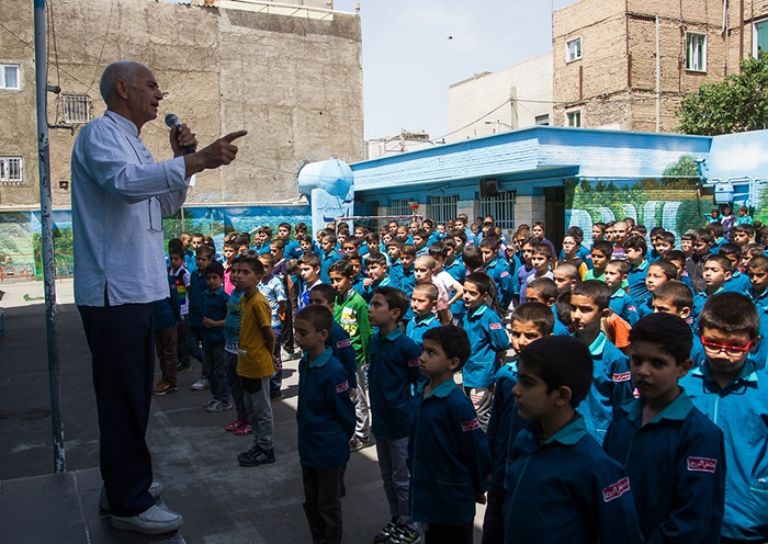 اهداء کلیه مدیر به دانشآموز (تصاویر) اهداء کلیه مدیر به دانشآموز (تصاویر)