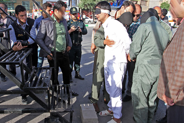 اعدام قاتل طلافروش در مشهد (تصاویر)