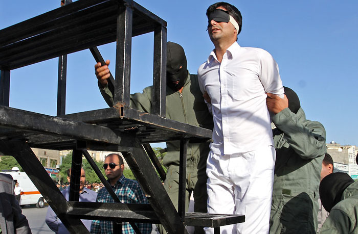 اعدام قاتل طلافروش در مشهد (تصاویر)