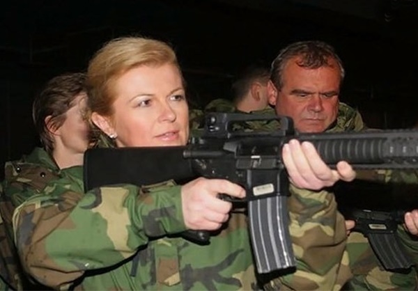 رئیس‌جمهور کرواسی در لباس نظامی (تصویر)