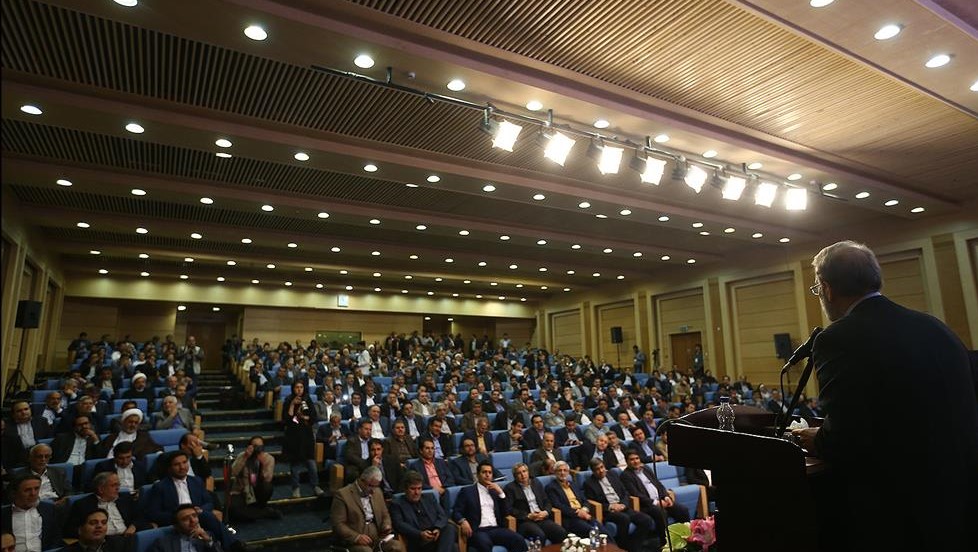 نشستی در طراز یک حزب واقعی