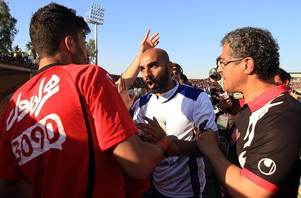 گزارش تصویری حوادث تلخ شب گذشته در وزرشگاه تختی اهواز گزارش تصویری حوادث تلخ شب گذشته در وزرشگاه تختی اهواز